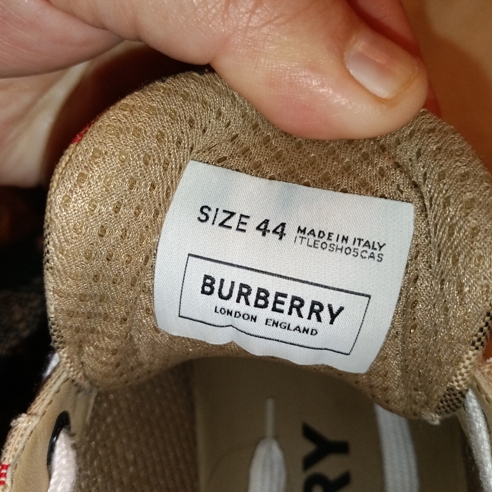 Men's Burberry shoes - Picture 2 of 4